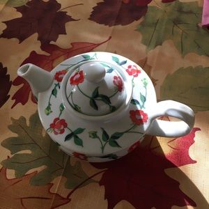 Tea pot